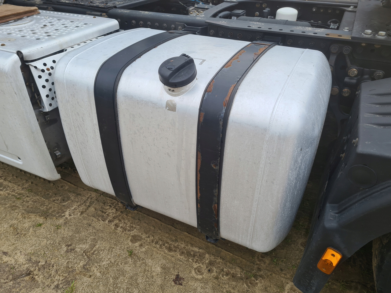 FORD ZBIORNIK BAK PALIWA 450 LITRÓW FORD F-MAX CARGO GC46 9002 CC - Fuel tank for Truck: picture 3 FORD ZBIORNIK BAK PALIWA 450 LITRÓW FORD F-MAX CARGO GC46 9002 CC - Fuel tank for Truck: picture 3
