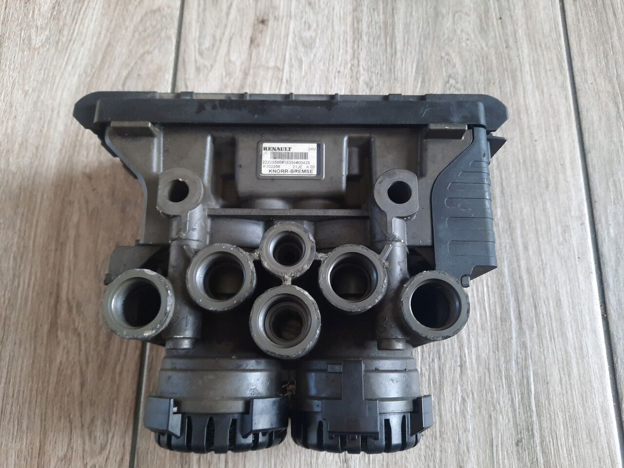 KNORR-BREMSE ZAWÓR EBS TYLNY TYŁ RENAULT GAMA RANGE T RANGE - Brake valve for Truck: picture 1 KNORR-BREMSE ZAWÓR EBS TYLNY TYŁ RENAULT GAMA RANGE T RANGE - Brake valve for Truck: picture 1