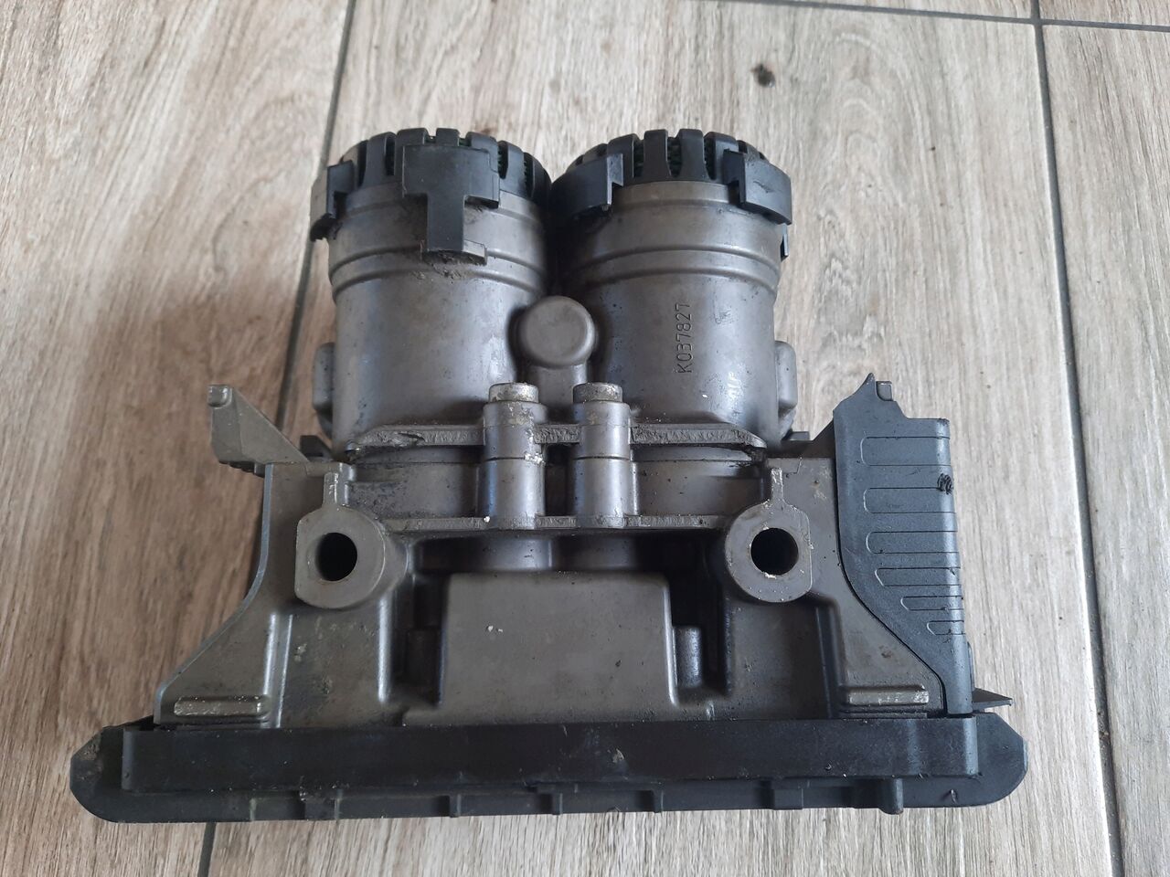 KNORR-BREMSE ZAWÓR EBS TYLNY TYŁ RENAULT GAMA RANGE T RANGE - Brake valve for Truck: picture 2 KNORR-BREMSE ZAWÓR EBS TYLNY TYŁ RENAULT GAMA RANGE T RANGE - Brake valve for Truck: picture 2