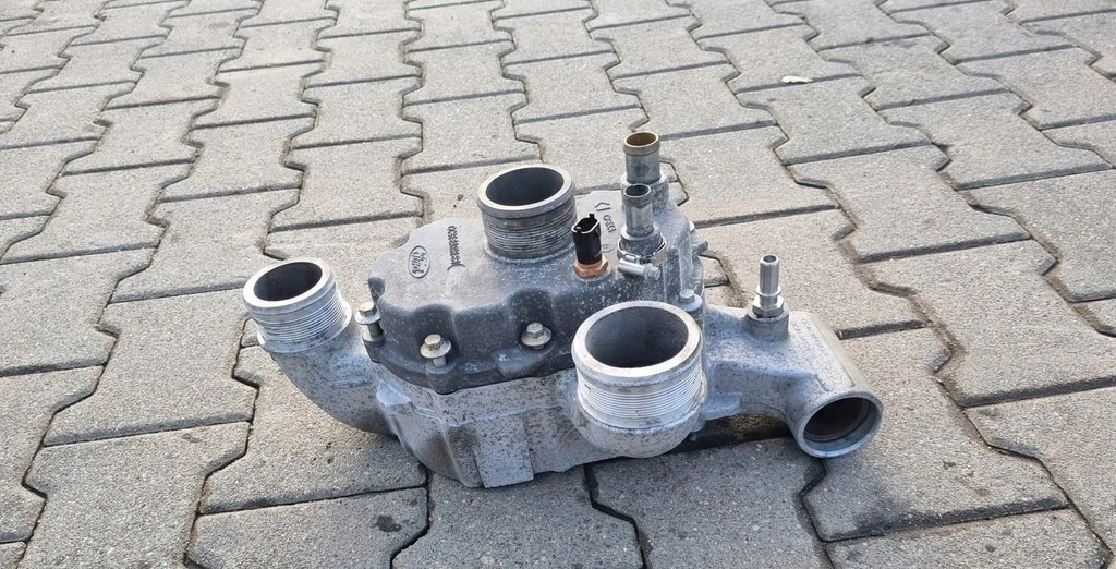 OBUDOWA TERMOSTATU FORD F-MAX 500 TRUCKS GC46 9K457 GC46 8A598 - Cooling system: picture 2 OBUDOWA TERMOSTATU FORD F-MAX 500 TRUCKS GC46 9K457 GC46 8A598 - Cooling system: picture 2