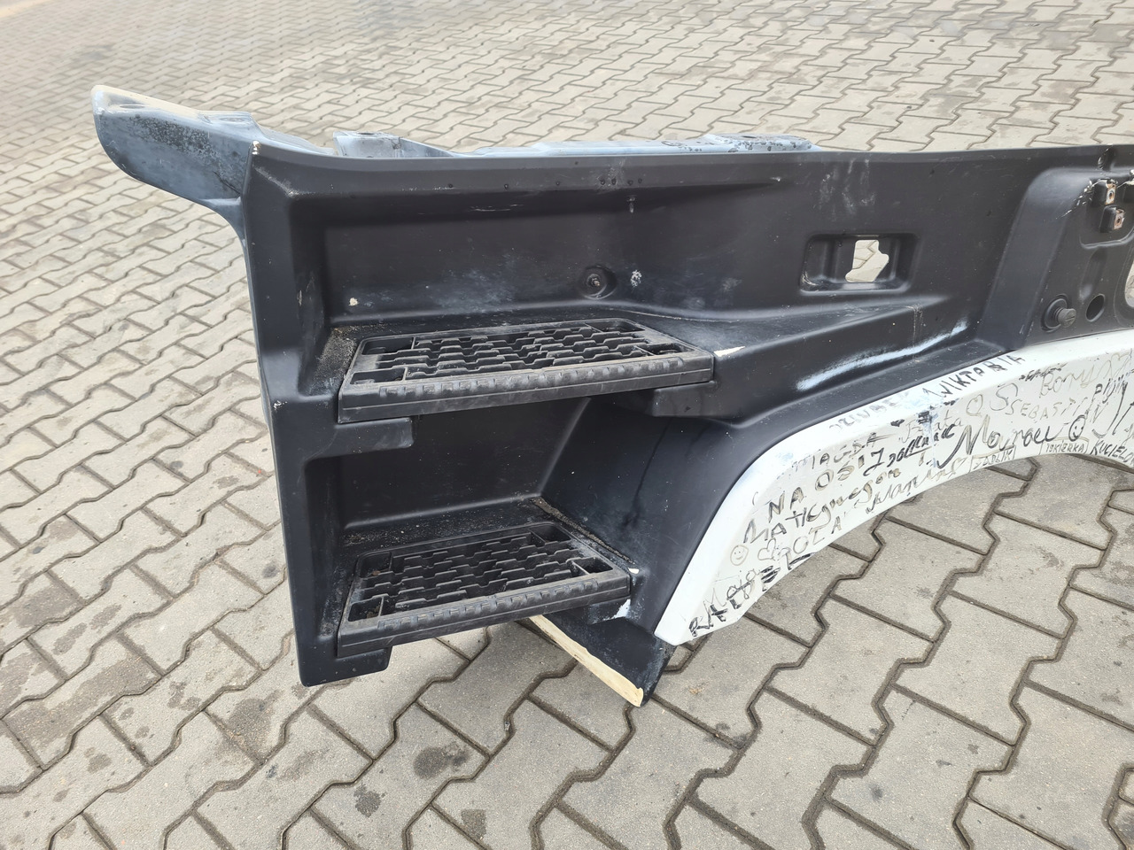 RENAULT STOPNICA GÓRNA STOPIEŃ LEWY RENAULT GAMA T RANGE HIGH - Footstep for Truck: picture 2 RENAULT STOPNICA GÓRNA STOPIEŃ LEWY RENAULT GAMA T RANGE HIGH - Footstep for Truck: picture 2