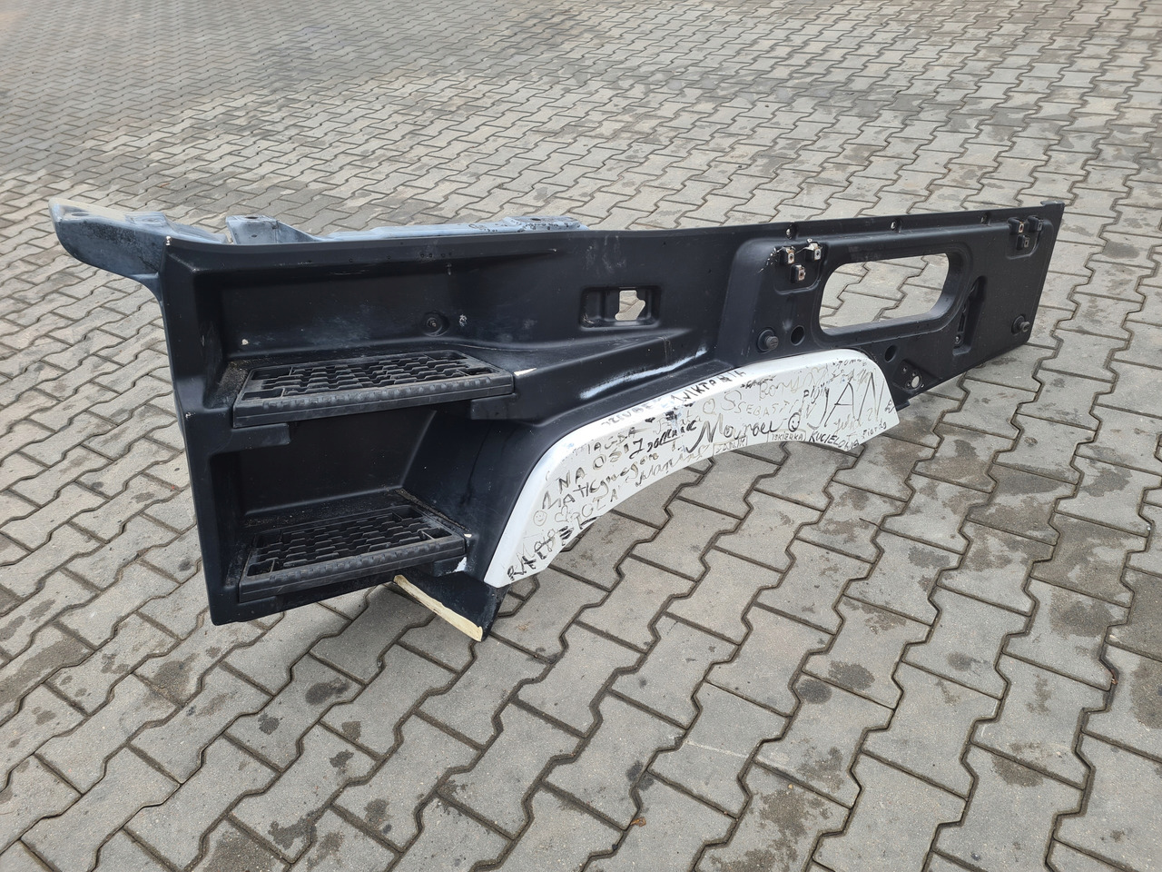 RENAULT STOPNICA GÓRNA STOPIEŃ LEWY RENAULT GAMA T RANGE HIGH - Footstep for Truck: picture 1 RENAULT STOPNICA GÓRNA STOPIEŃ LEWY RENAULT GAMA T RANGE HIGH - Footstep for Truck: picture 1