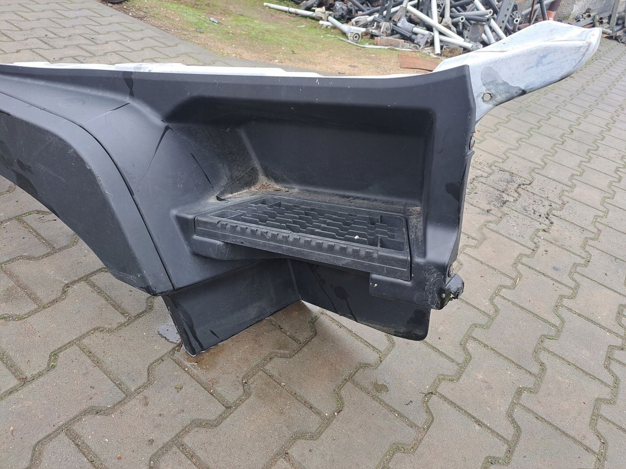 RENAULT STOPNICA GÓRNA STOPIEŃ PRAWY RENAULT GAMA T RANGE - Footstep for Truck: picture 2 RENAULT STOPNICA GÓRNA STOPIEŃ PRAWY RENAULT GAMA T RANGE - Footstep for Truck: picture 2