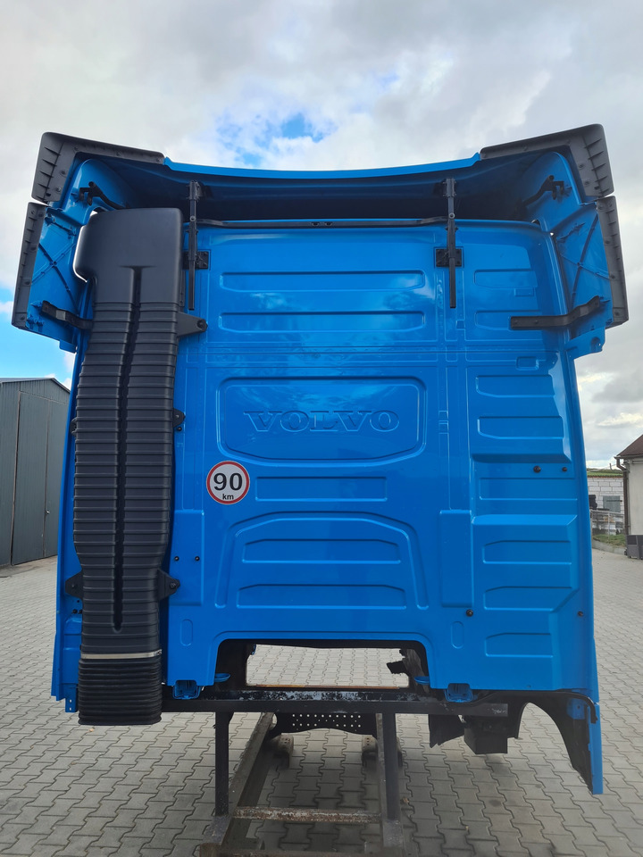 VOLVO KABINA KOMPLETNA VOLVO FH 5 EURO 6 I-SAVE GLOBETROTTER - Cab for Curtain side truck: picture 4 VOLVO KABINA KOMPLETNA VOLVO FH 5 EURO 6 I-SAVE GLOBETROTTER - Cab for Curtain side truck: picture 4