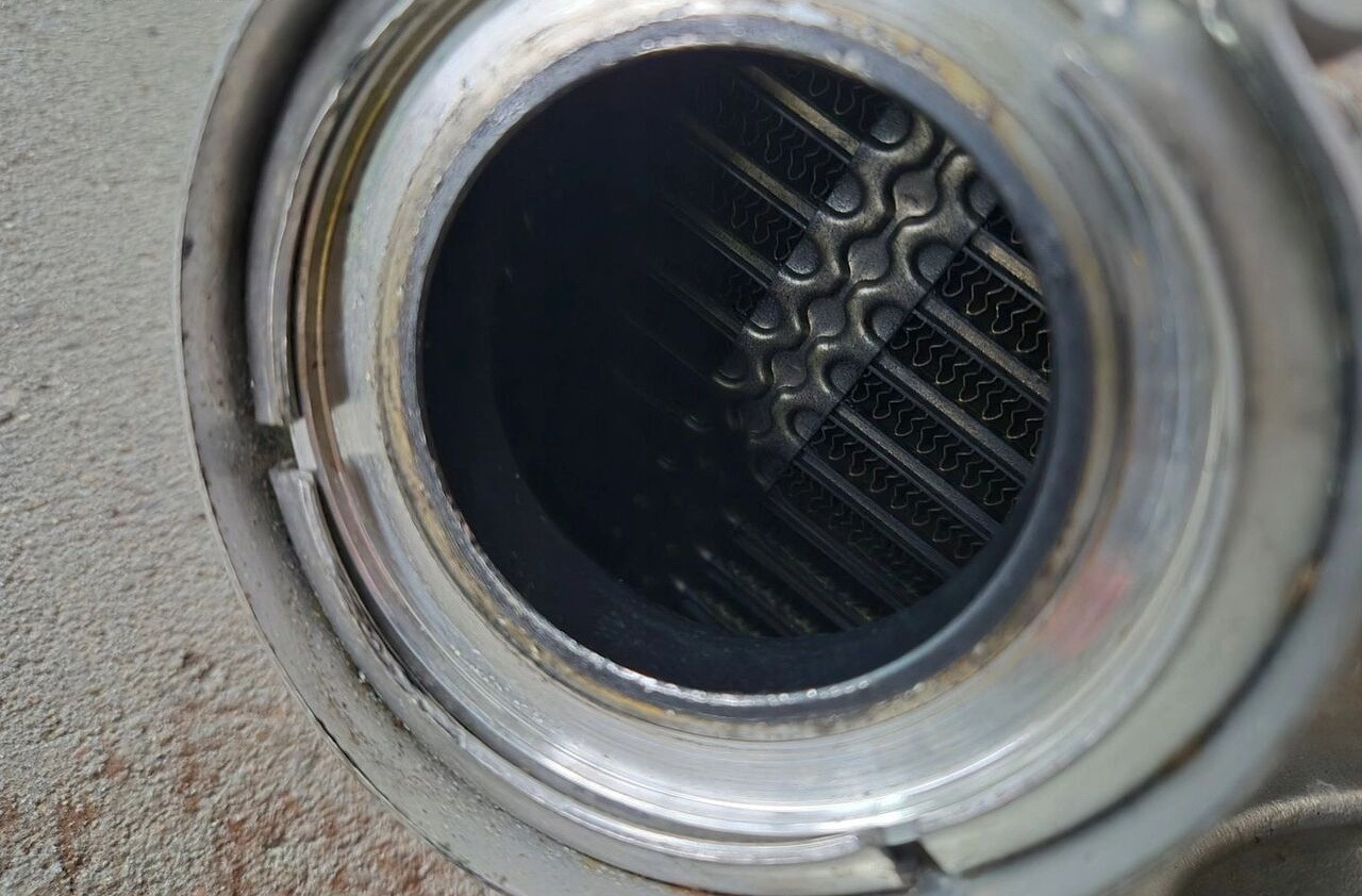 Volvo CHŁODNICZKA SPALIN EGR FH 4 FH 16 D16K EURO6 21968564 Volvo VOLVO FH 16 D16K - Intercooler for Truck: picture 3 Volvo CHŁODNICZKA SPALIN EGR FH 4 FH 16 D16K EURO6 21968564 Volvo VOLVO FH 16 D16K - Intercooler for Truck: picture 3