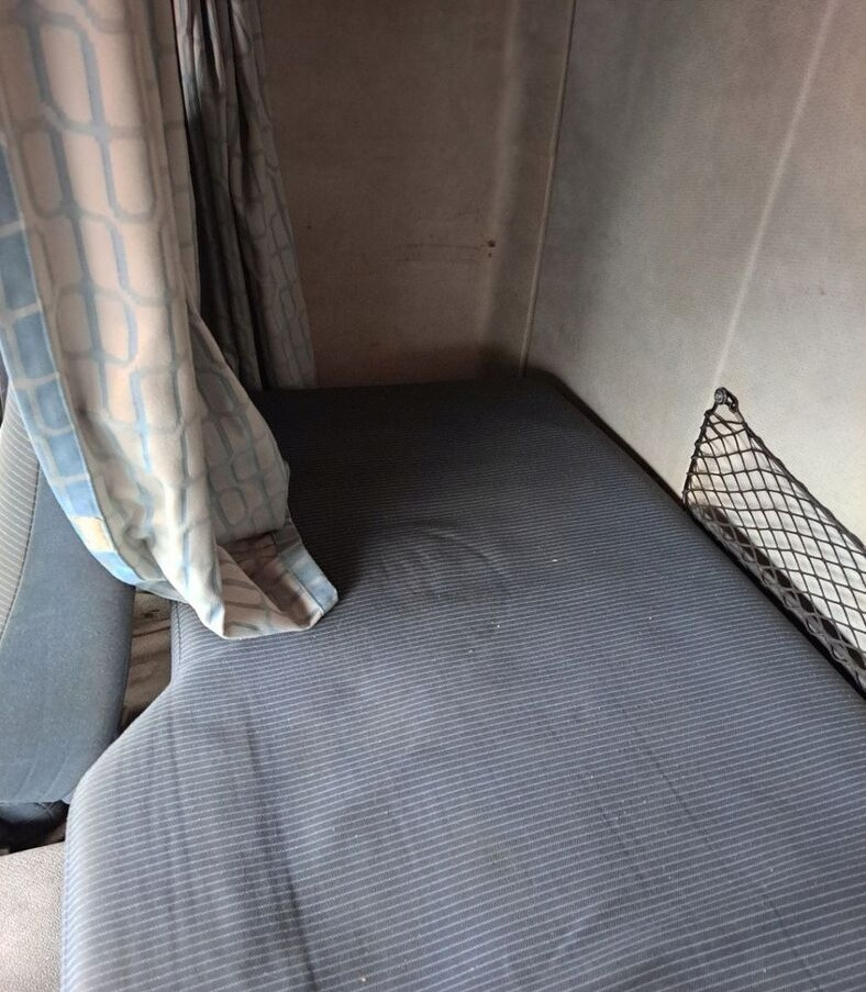 Volvo ŁÓŻKO DOLNE MATERAC STELAŻ VOLVO FE KOMPLETNE - Seat for Truck: picture 2 Volvo ŁÓŻKO DOLNE MATERAC STELAŻ VOLVO FE KOMPLETNE - Seat for Truck: picture 2