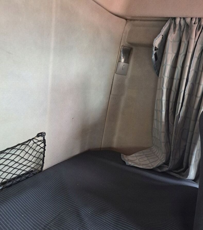 Volvo ŁÓŻKO DOLNE MATERAC STELAŻ VOLVO FE KOMPLETNE - Seat for Truck: picture 4 Volvo ŁÓŻKO DOLNE MATERAC STELAŻ VOLVO FE KOMPLETNE - Seat for Truck: picture 4