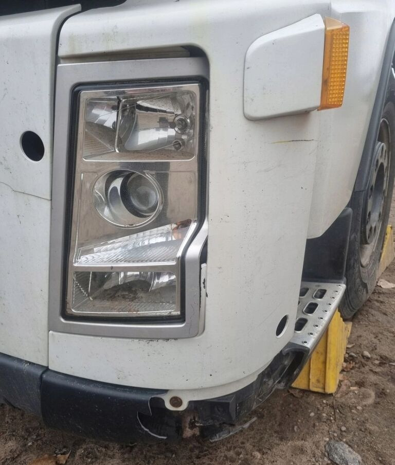 Volvo PRZÓD KOMPLETNY LAMPA OSŁONA Volvo FH FM 7 9 12 13 - Bumper for Truck: picture 3 Volvo PRZÓD KOMPLETNY LAMPA OSŁONA Volvo FH FM 7 9 12 13 - Bumper for Truck: picture 3