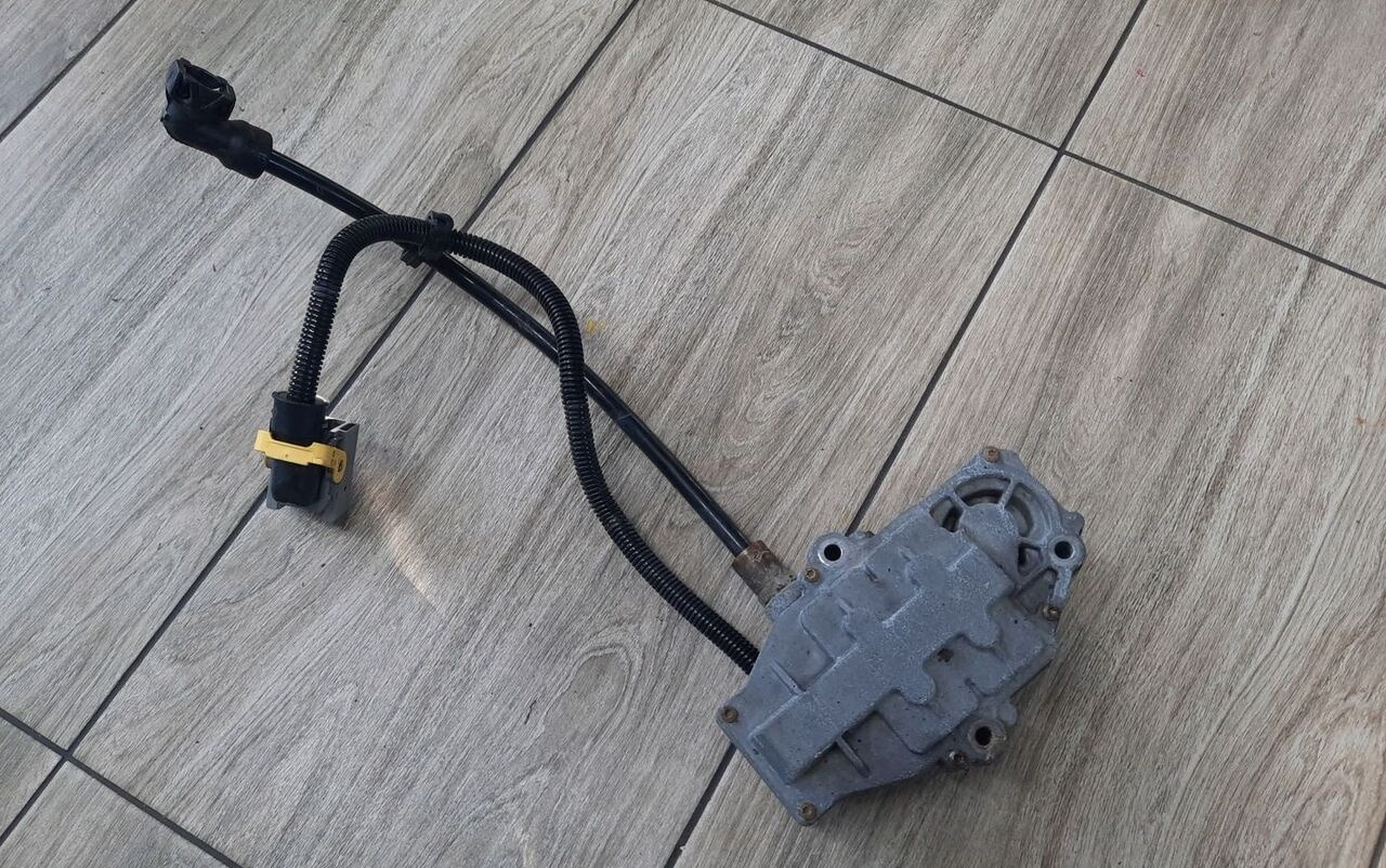 Volvo WYSPRZĘGLIK ZAWÓR PWM RENAULT GAMA T FH 4 22327072 - Clutch cylinder for Truck: picture 3 Volvo WYSPRZĘGLIK ZAWÓR PWM RENAULT GAMA T FH 4 22327072 - Clutch cylinder for Truck: picture 3