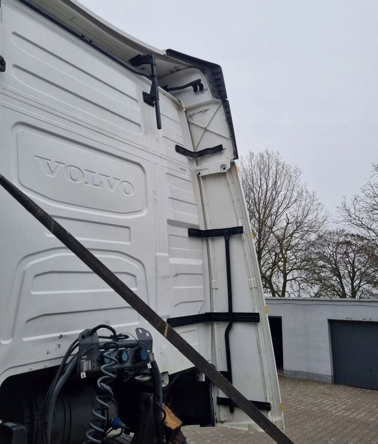 Volvo Y OWIEWKI KABINY KOMPLET FH 4 5 EURO 6 LIFT GLOBETROTTER Volvo VOLVO FH 4 5 EURO 6 LIFT GLOBETROTTER - Aerodynamics/ Spoiler for Truck: picture 3 Volvo Y OWIEWKI KABINY KOMPLET FH 4 5 EURO 6 LIFT GLOBETROTTER Volvo VOLVO FH 4 5 EURO 6 LIFT GLOBETROTTER - Aerodynamics/ Spoiler for Truck: picture 3