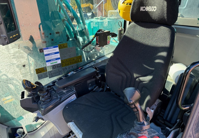 Crawler excavator KobelcoSK300 LC-11: picture 14