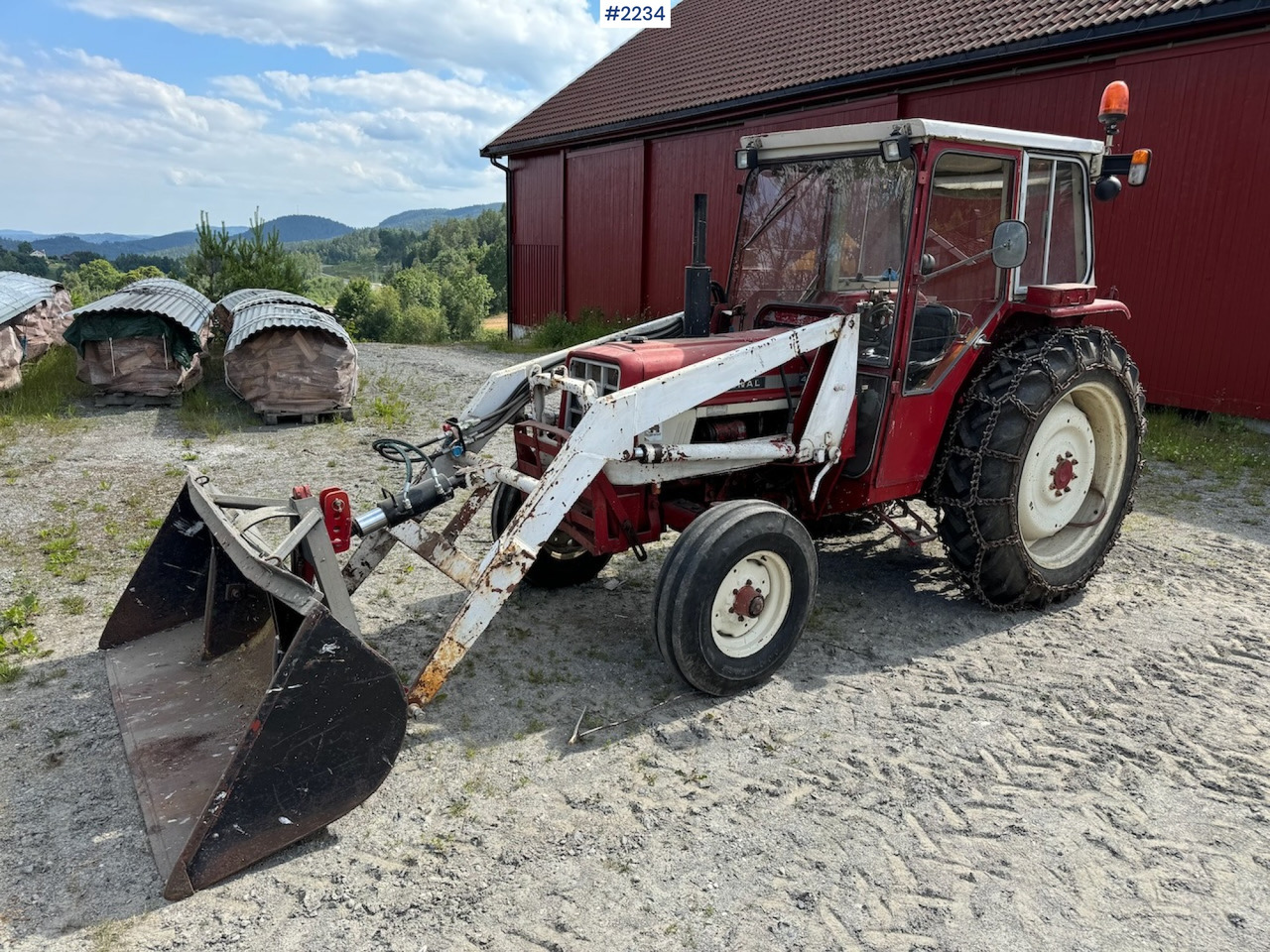 1973 International Harvester 454 w/front loader. - Farm tractor: picture 2 1973 International Harvester 454 w/front loader. - Farm tractor: picture 2