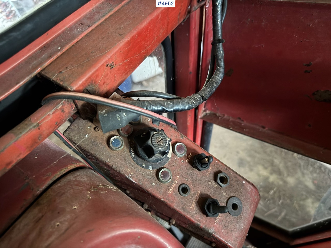 Farm tractor 1977 Massey Ferguson 135: picture 12
