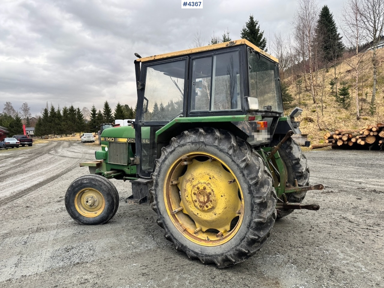 1982 John Deere 1140 4x2 Tractor w/ Twin Wheels and Chains. - Farm tractor: picture 4 1982 John Deere 1140 4x2 Tractor w/ Twin Wheels and Chains. - Farm tractor: picture 4