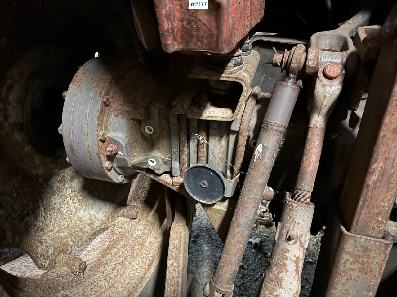 Farm tractor 1984 Massey Ferguson 675: picture 12