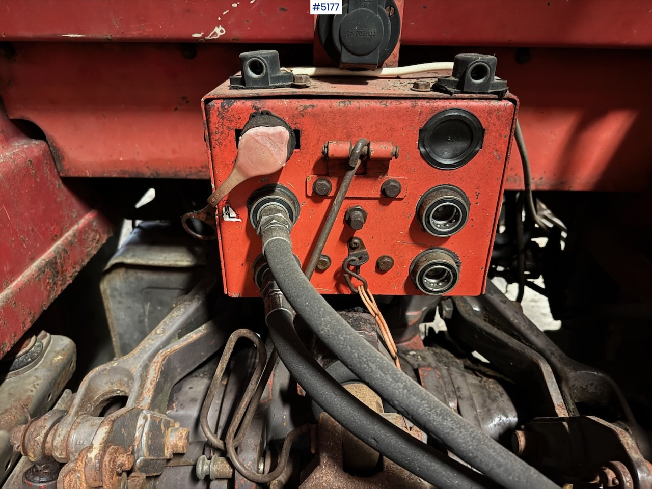Farm tractor 1984 Massey Ferguson 675: picture 11