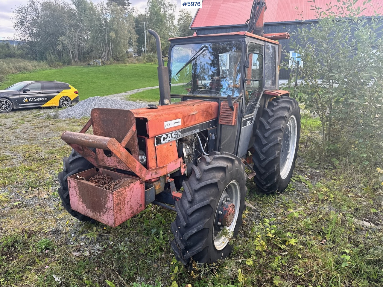 1985 Case International 685 with Log Trailer - Farm tractor: picture 1 1985 Case International 685 with Log Trailer - Farm tractor: picture 1