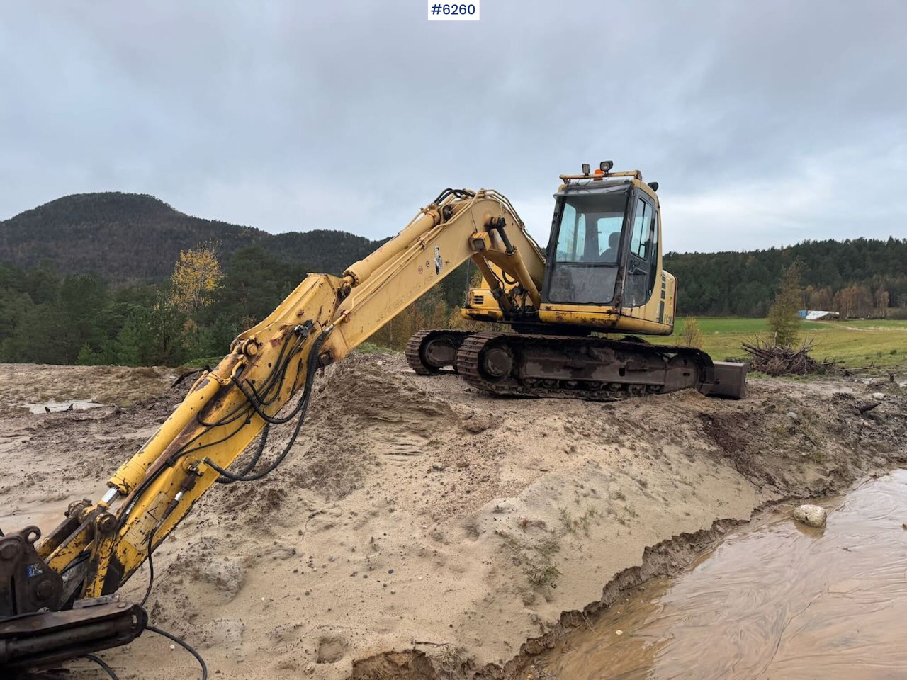 1998 Komatsu PC130-6K with Grading Bucket and Digging Bucket! - Excavator: picture 2 1998 Komatsu PC130-6K with Grading Bucket and Digging Bucket! - Excavator: picture 2
