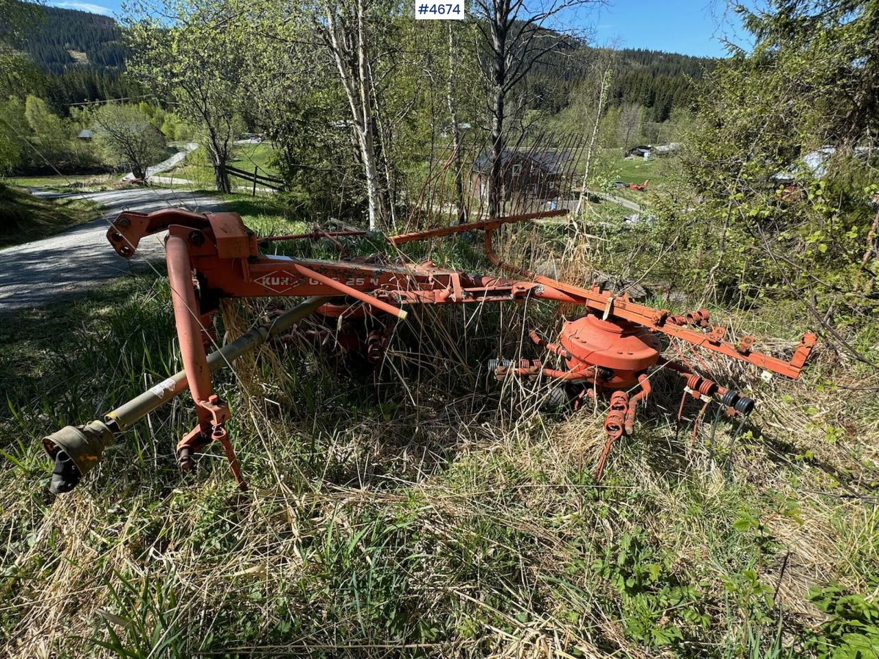 1998 Kuhn GRS 25 - Tedding equipment: picture 1 1998 Kuhn GRS 25 - Tedding equipment: picture 1