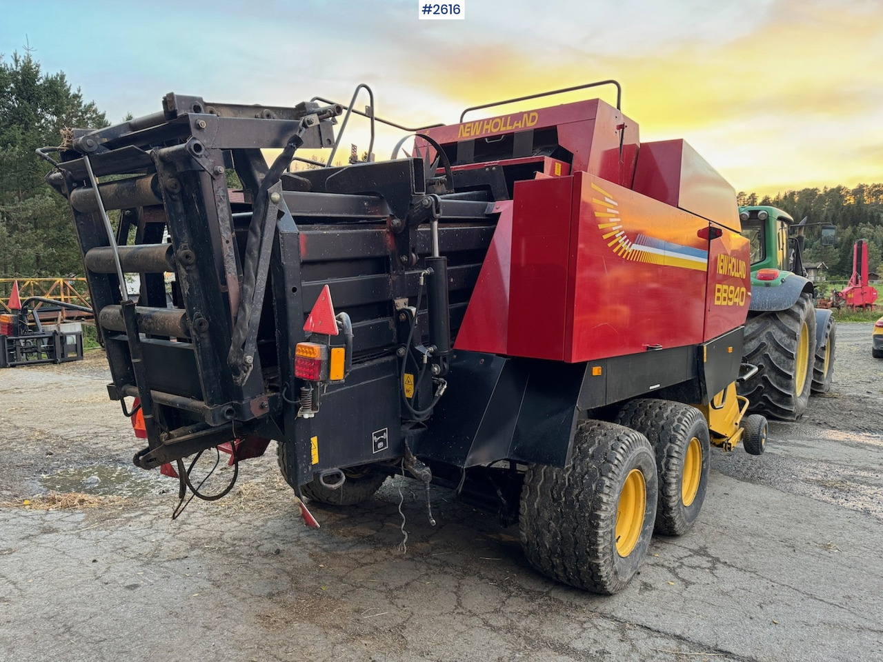2001 New Holland BB940 square baler - Tedding equipment: picture 4 2001 New Holland BB940 square baler - Tedding equipment: picture 4