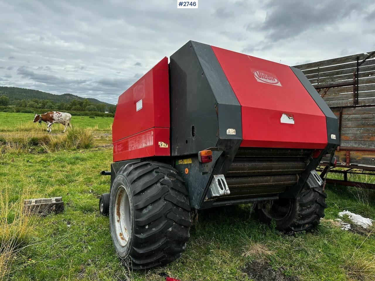 2002 Vicon RF135 round baler and Kvernland round baler - Tedding equipment: picture 5 2002 Vicon RF135 round baler and Kvernland round baler - Tedding equipment: picture 5