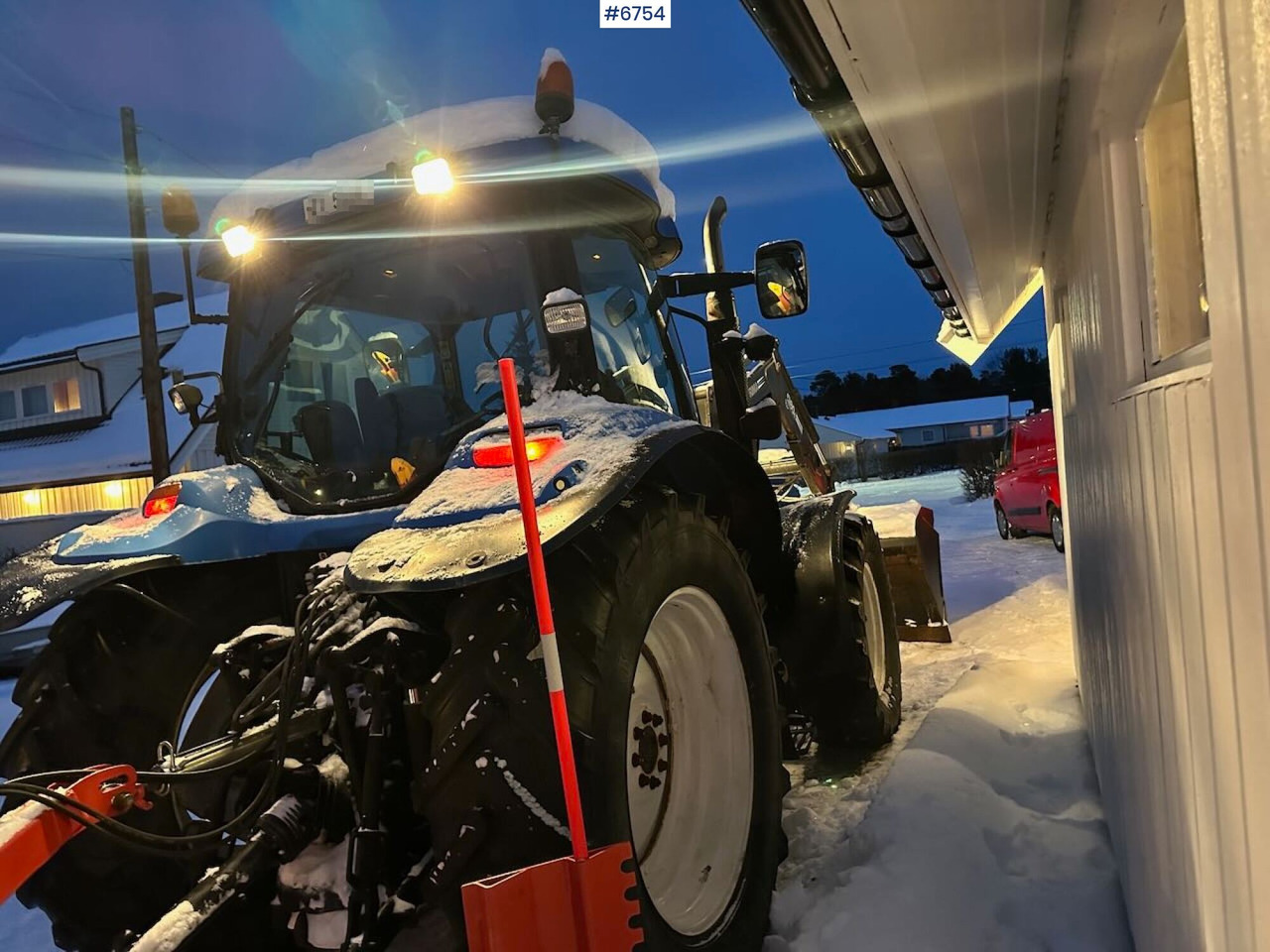 2004 New Holland TS115A 4x4 w/ Front loader, bucket, grading bucket and snow blower. - Farm tractor: picture 5 2004 New Holland TS115A 4x4 w/ Front loader, bucket, grading bucket and snow blower. - Farm tractor: picture 5