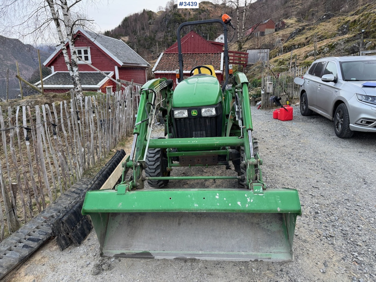 2008 John Deere 3720 w/front loader and bucket - Farm tractor: picture 2 2008 John Deere 3720 w/front loader and bucket - Farm tractor: picture 2