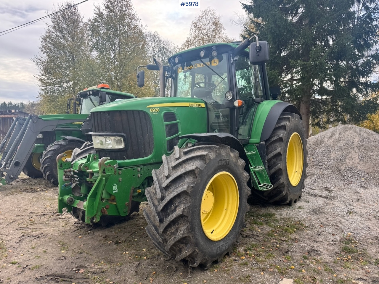 2010 John Deere 6930 with Front Hydraulic - Farm tractor: picture 5 2010 John Deere 6930 with Front Hydraulic - Farm tractor: picture 5