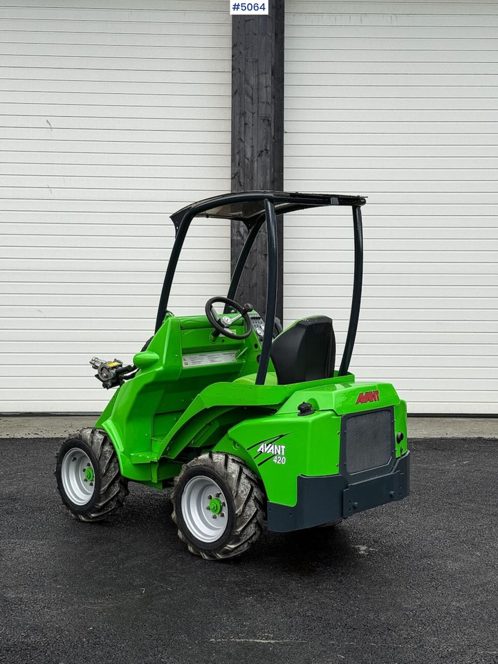 2012 Avant M420 w/ bucket NEWLY SERVICED - Compact loader: picture 3 2012 Avant M420 w/ bucket NEWLY SERVICED - Compact loader: picture 3