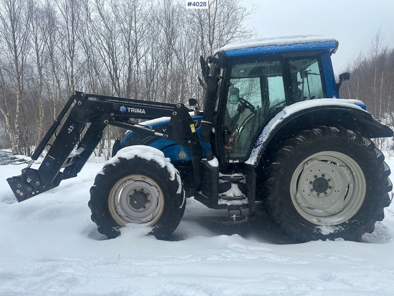 2012 Valtra N122 4x4 traktor w/ front loader and Dalen snow blower - Farm tractor: picture 3 2012 Valtra N122 4x4 traktor w/ front loader and Dalen snow blower - Farm tractor: picture 3