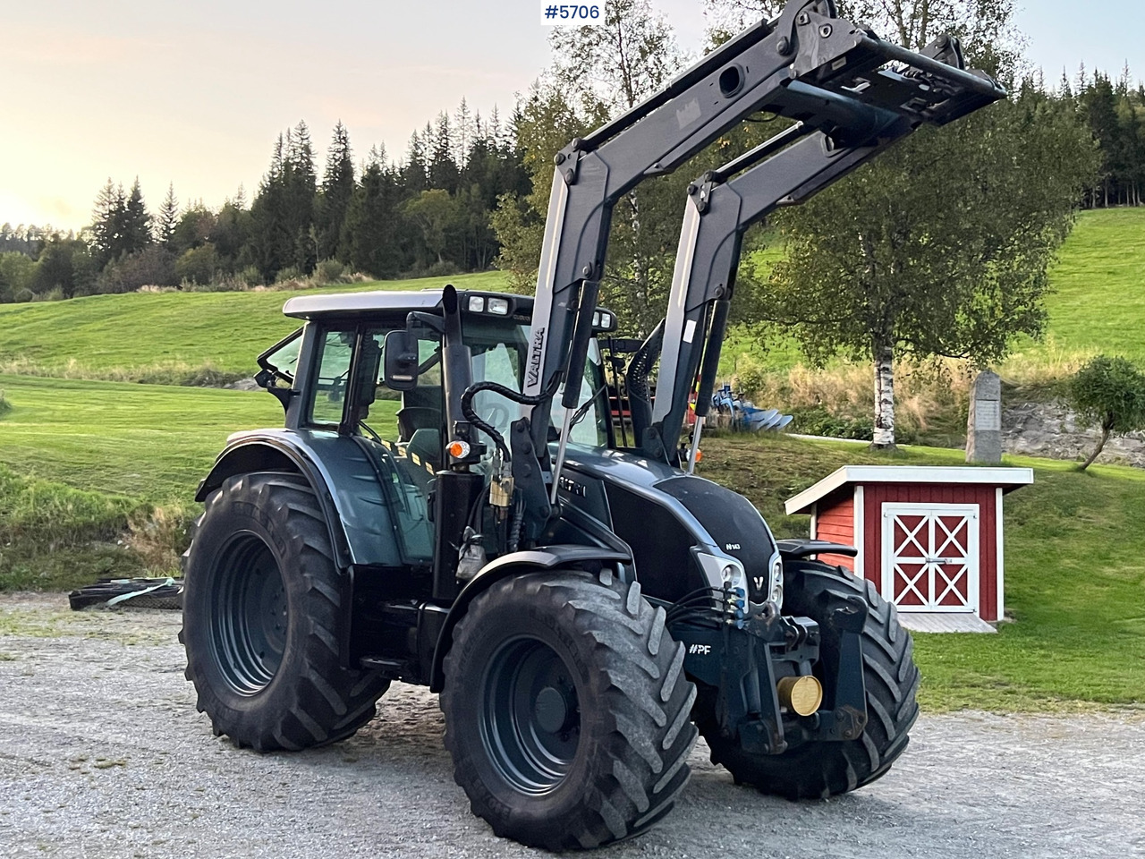 2014 Valtra N143 Direct, well equipped! - Farm tractor: picture 3 2014 Valtra N143 Direct, well equipped! - Farm tractor: picture 3