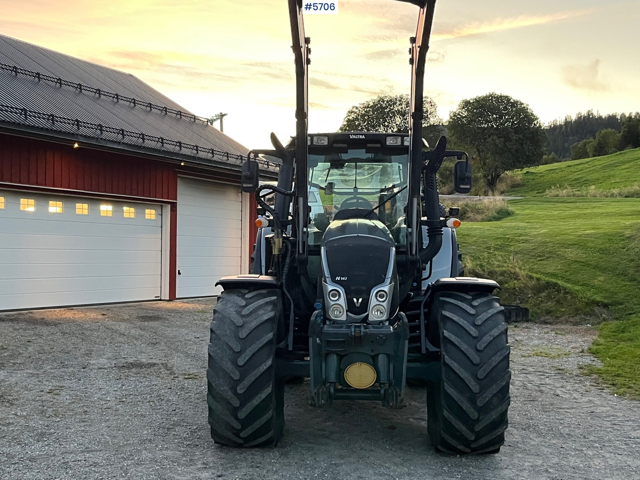 2014 Valtra N143 Direct, well equipped! - Farm tractor: picture 2 2014 Valtra N143 Direct, well equipped! - Farm tractor: picture 2