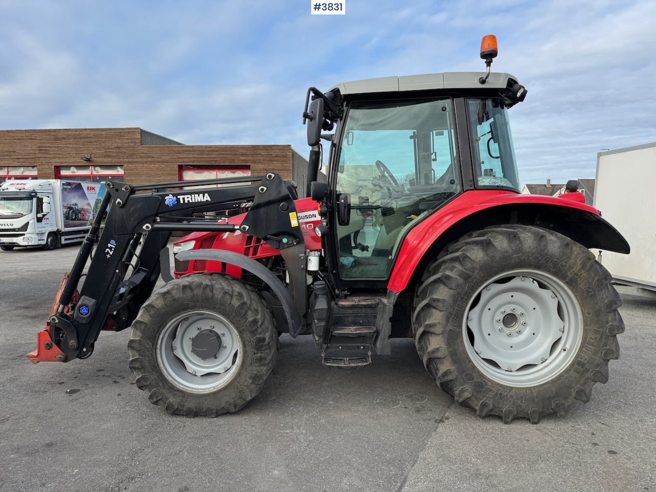 2017 Massey Ferguson 5610 w/front loader. - Farm tractor: picture 1 2017 Massey Ferguson 5610 w/front loader. - Farm tractor: picture 1