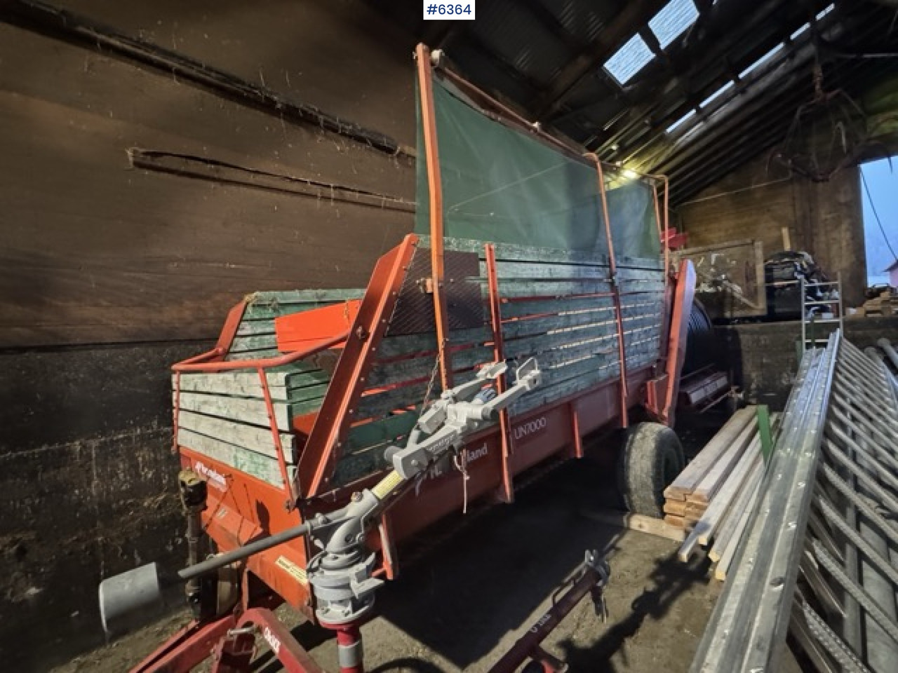 Approx. 1990 Kverneland UN7000 unloading wagon - Tedding equipment: picture 1 Approx. 1990 Kverneland UN7000 unloading wagon - Tedding equipment: picture 1