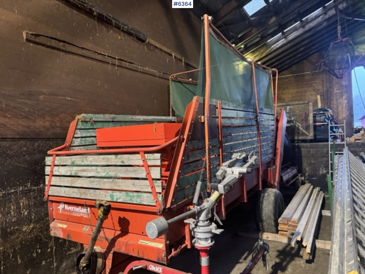 Approx. 1990 Kverneland UN7000 unloading wagon - Tedding equipment: picture 2 Approx. 1990 Kverneland UN7000 unloading wagon - Tedding equipment: picture 2