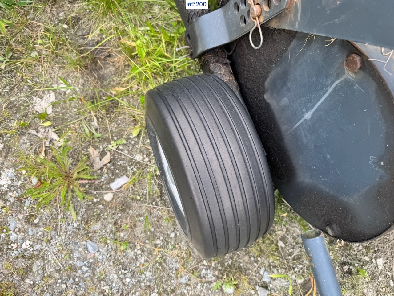 Approx. 2000 Vicon RF 120L Round Baler - Tedding equipment: picture 3 Approx. 2000 Vicon RF 120L Round Baler - Tedding equipment: picture 3