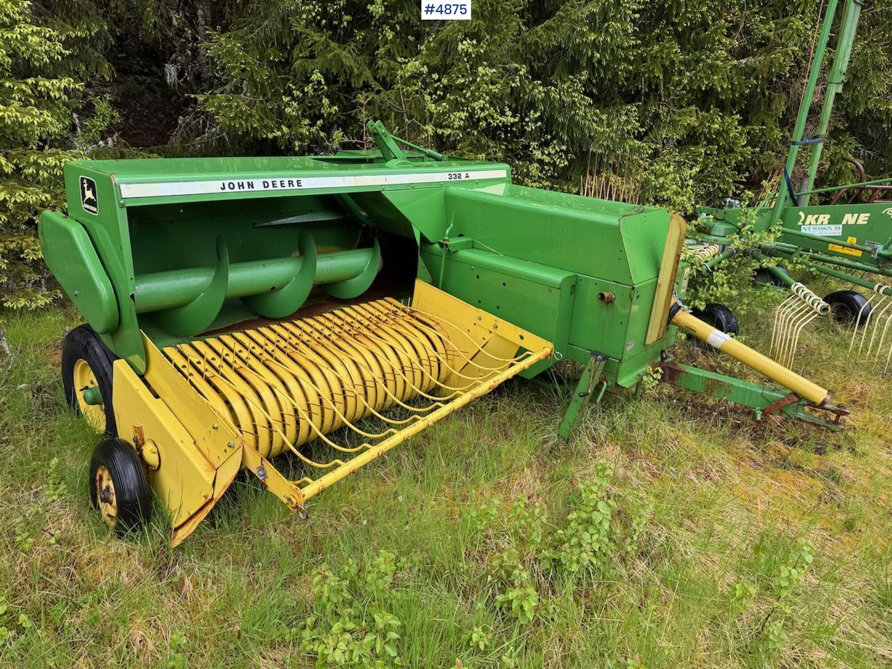 John Deere 332A square baler - Tedding equipment: picture 1 John Deere 332A square baler - Tedding equipment: picture 1