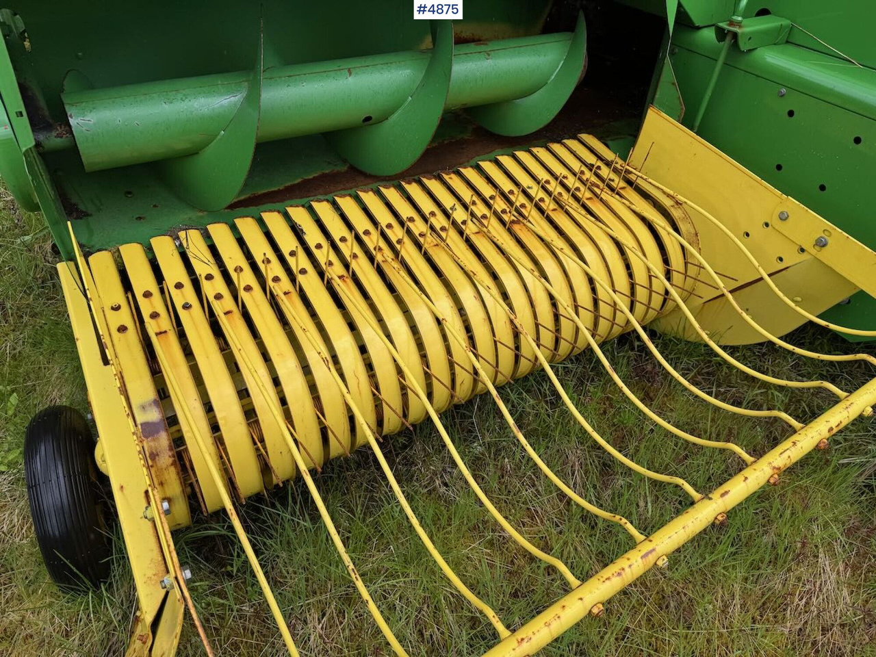 John Deere 332A square baler - Tedding equipment: picture 5 John Deere 332A square baler - Tedding equipment: picture 5