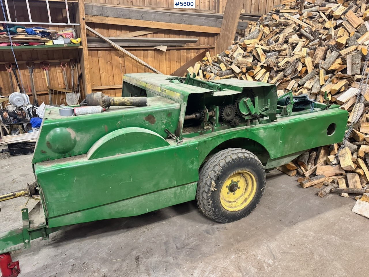 John Deere 342 Square Baler - Tedding equipment: picture 2 John Deere 342 Square Baler - Tedding equipment: picture 2