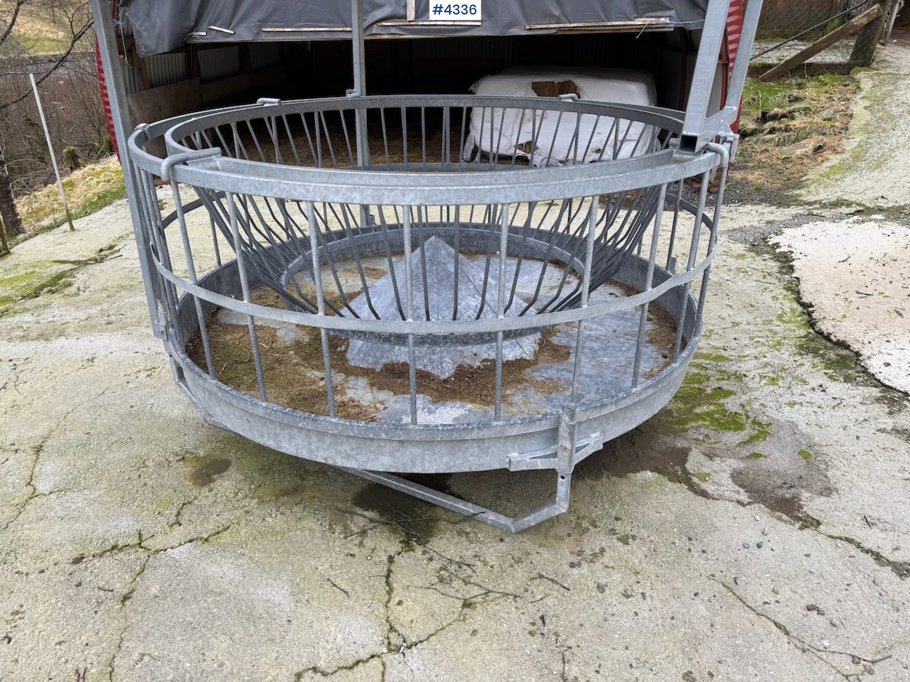 Round bale feeder for sheep - Livestock equipment: picture 3 Round bale feeder for sheep - Livestock equipment: picture 3