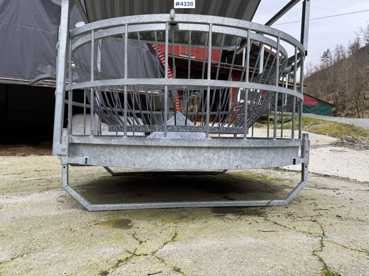 Round bale feeder for sheep - Livestock equipment: picture 5 Round bale feeder for sheep - Livestock equipment: picture 5