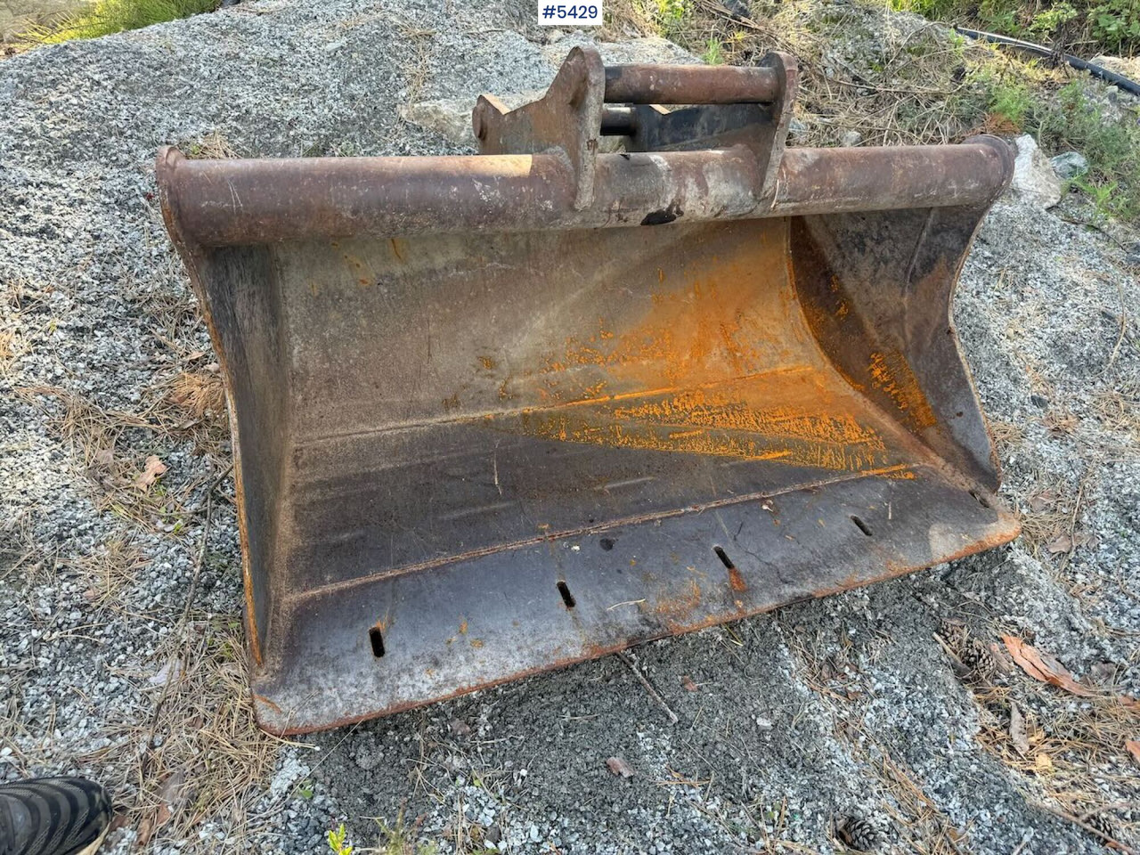 Sanding bucket w/ S50 attachment - Excavator bucket: picture 1 Sanding bucket w/ S50 attachment - Excavator bucket: picture 1