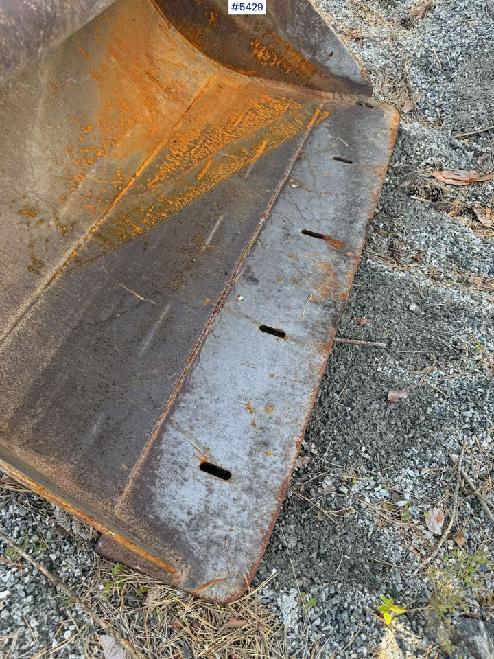 Sanding bucket w/ S50 attachment - Excavator bucket: picture 3 Sanding bucket w/ S50 attachment - Excavator bucket: picture 3