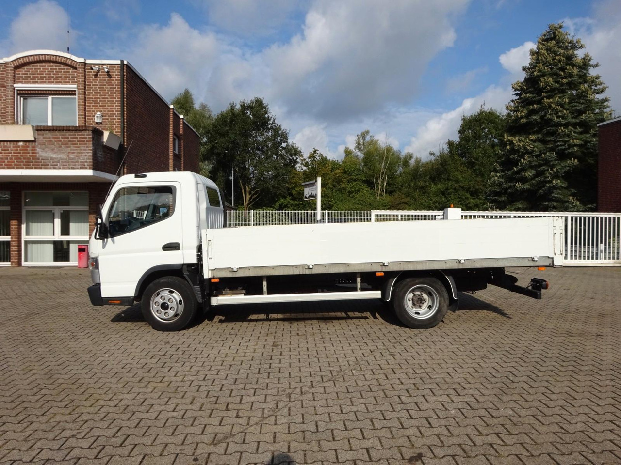 FUSO CANTER 7C15 Pritsche 4x2 - Open body delivery van: picture 2 FUSO CANTER 7C15 Pritsche 4x2 - Open body delivery van: picture 2