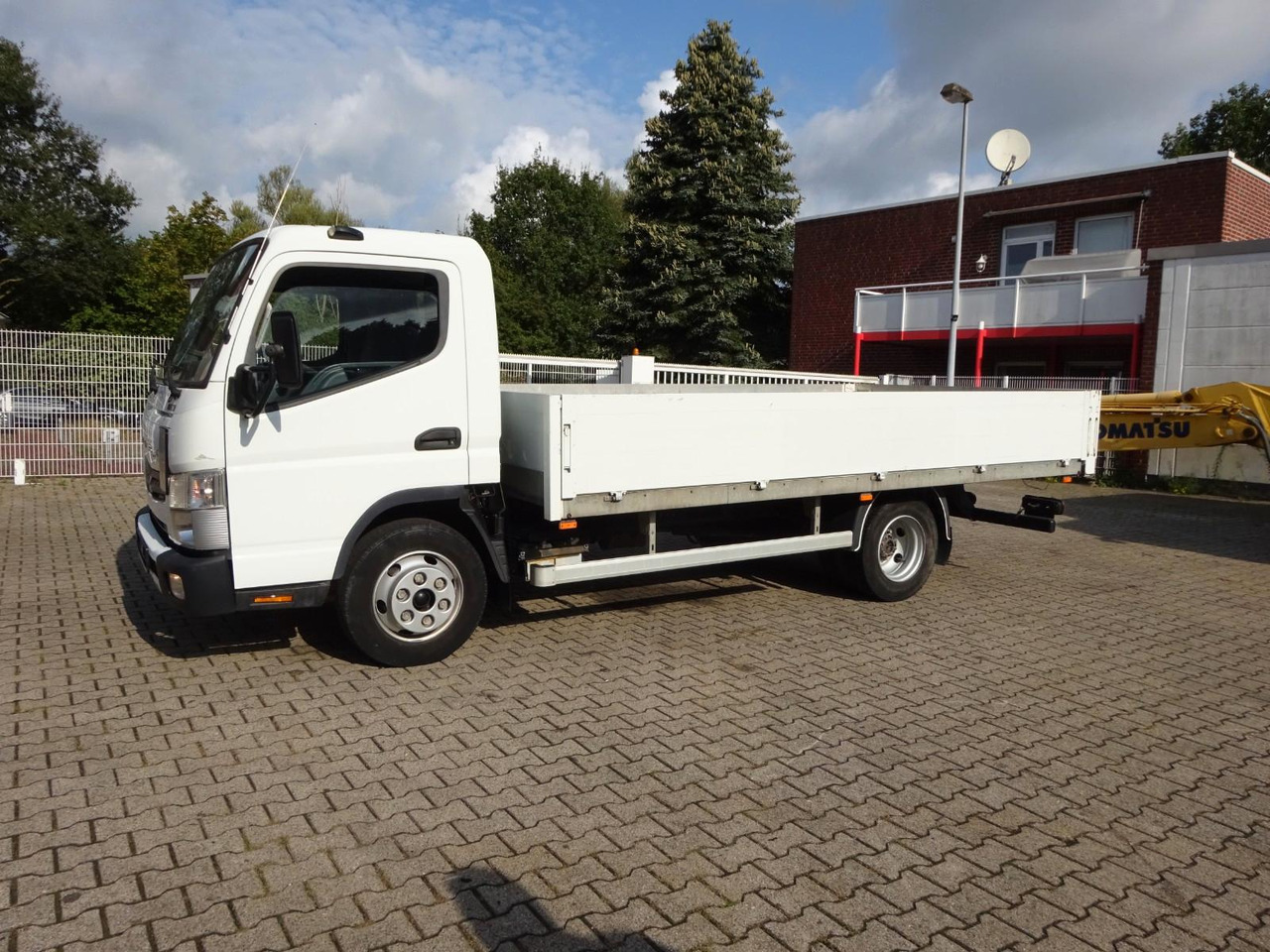 FUSO CANTER 7C15 Pritsche 4x2 - Open body delivery van: picture 4 FUSO CANTER 7C15 Pritsche 4x2 - Open body delivery van: picture 4