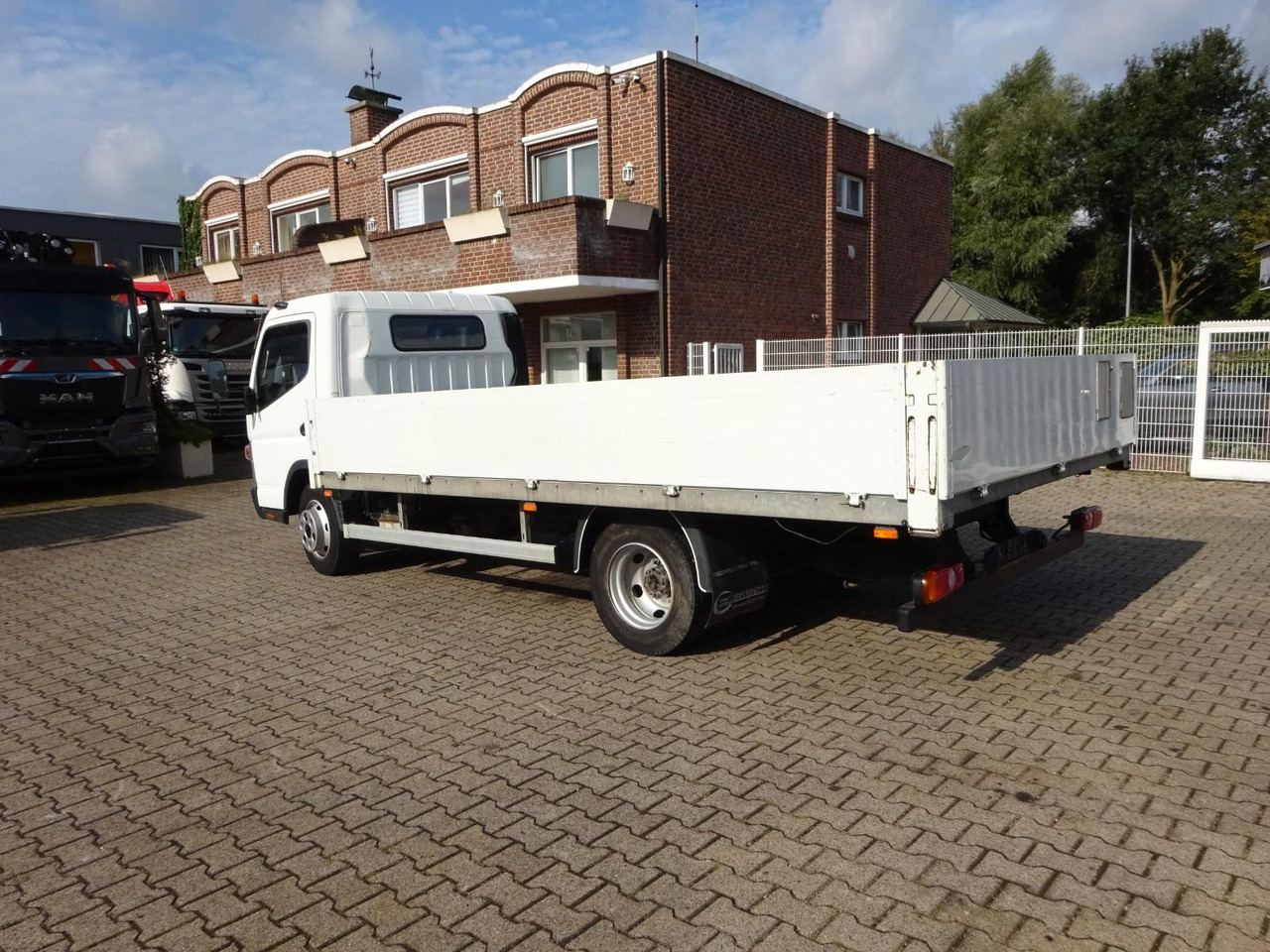 FUSO CANTER 7C15 Pritsche 4x2 - Open body delivery van: picture 5 FUSO CANTER 7C15 Pritsche 4x2 - Open body delivery van: picture 5