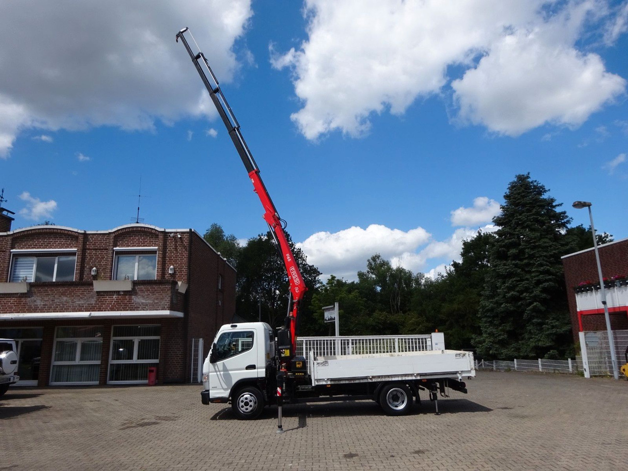 FUSO Canter 7C15 mit FASSI F65A Kran - Open body delivery van: picture 2 FUSO Canter 7C15 mit FASSI F65A Kran - Open body delivery van: picture 2