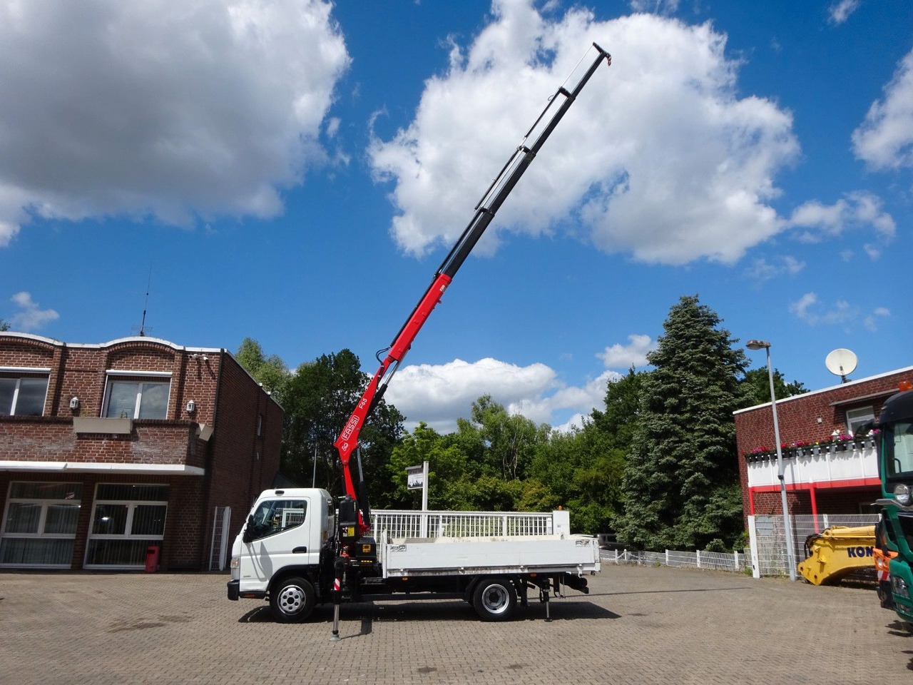 FUSO Canter 7C15 mit FASSI F65A Kran - Open body delivery van: picture 3 FUSO Canter 7C15 mit FASSI F65A Kran - Open body delivery van: picture 3
