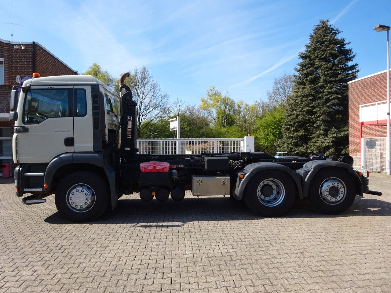 MAN 26.310 TGA Knickbarer Haken mit Lift+Lenkachse - Hook lift truck: picture 4 MAN 26.310 TGA Knickbarer Haken mit Lift+Lenkachse - Hook lift truck: picture 4