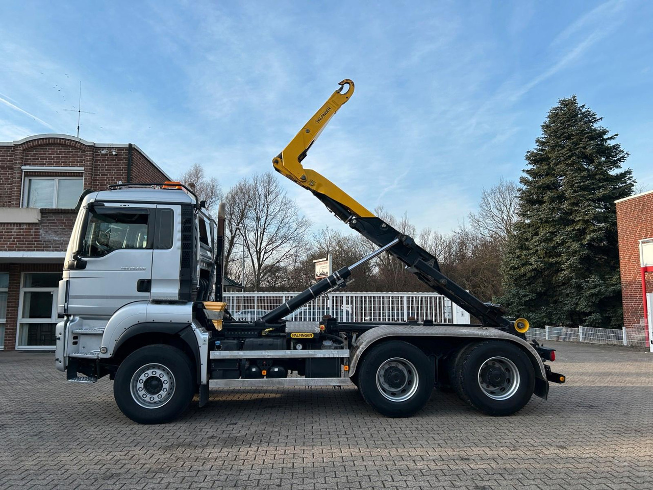 MAN 26.500 Palfinger Abknick-Abroller kurz Radstand - Hook lift truck: picture 5 MAN 26.500 Palfinger Abknick-Abroller kurz Radstand - Hook lift truck: picture 5